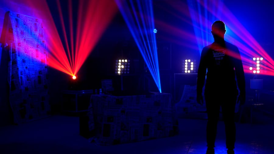 spectacle-interactif-virtuel-magicien-mentaliste-laurent-beretta Le spectacle interactif de l'illusionniste mentaliste Laurent Beretta pour créer l'émotion et l'engagement lors de vos événements