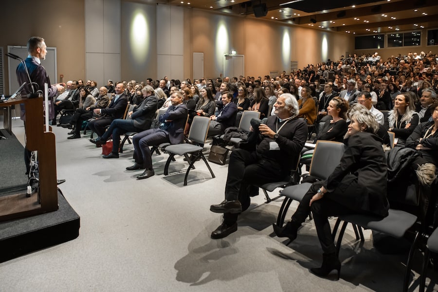 La conférence de Laurent Beretta sur l'expérience client pour ACA immobilier Habitat à Marseille Laurent Beretta spécialiste de l'effet wahou dans l'expérience client
