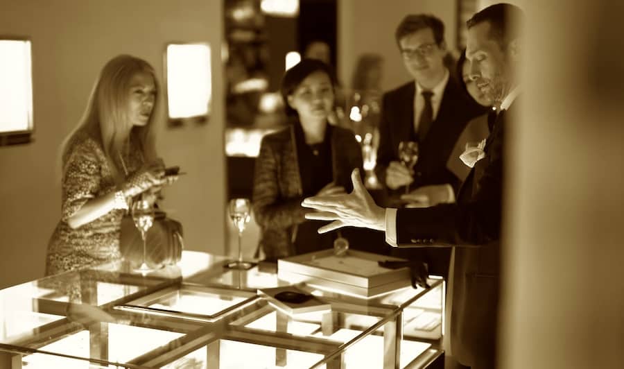 Laurent Beretta magicien du luxe réalise des prestations haut de gamme pour la haute joaillerie Place Vendôme Laurent Beretta illusionniste haut de gamme spécialiste de la haute joaillerie pour les plus grandes marques de luxe