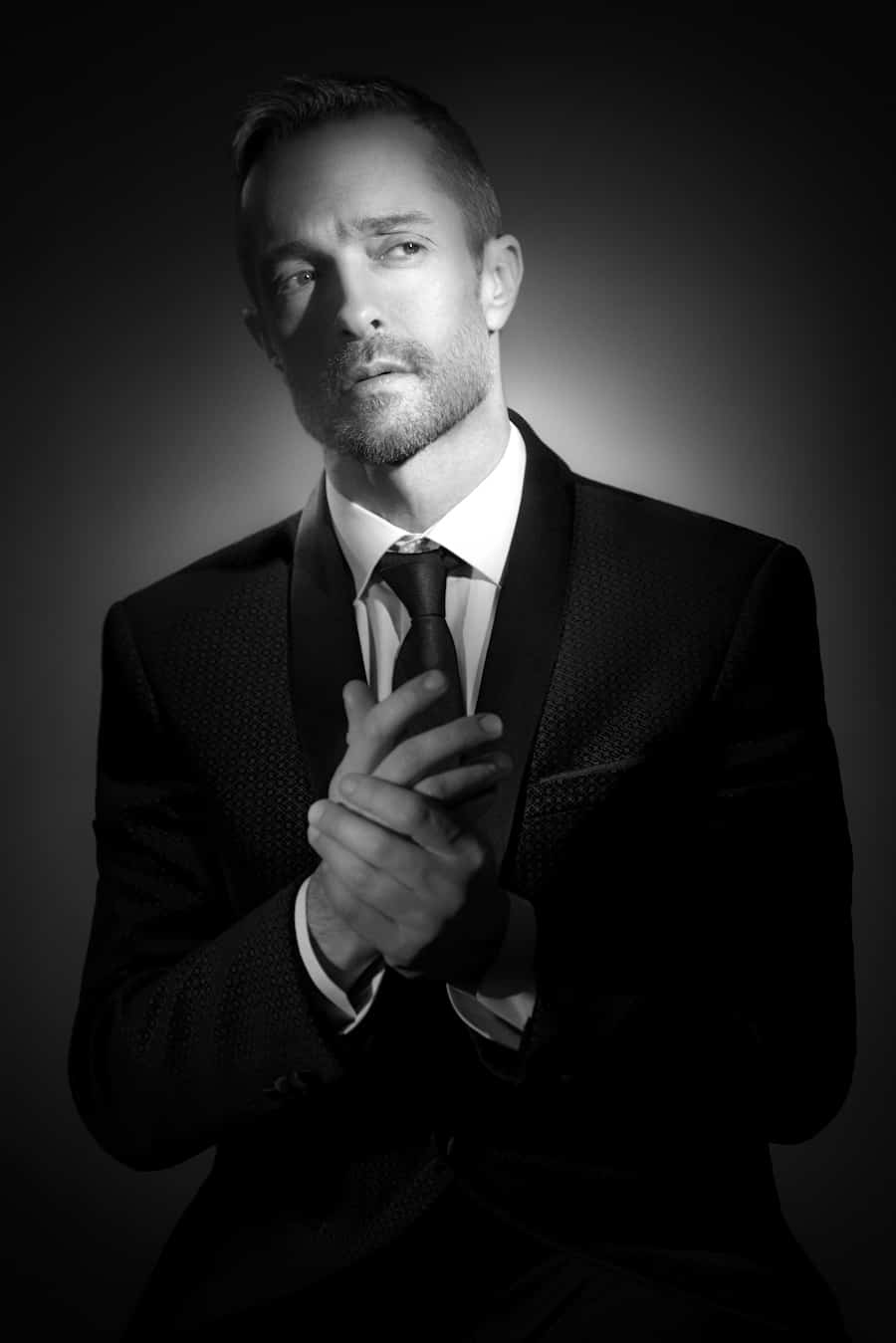 Laurent Beretta magicien mentaliste, dans son one man show TIMELESS qui dépasse le simple divertissement ! Le spectacle TIMELESS de Laurent Beretta à Paris, un show de mentalisme unique au monde